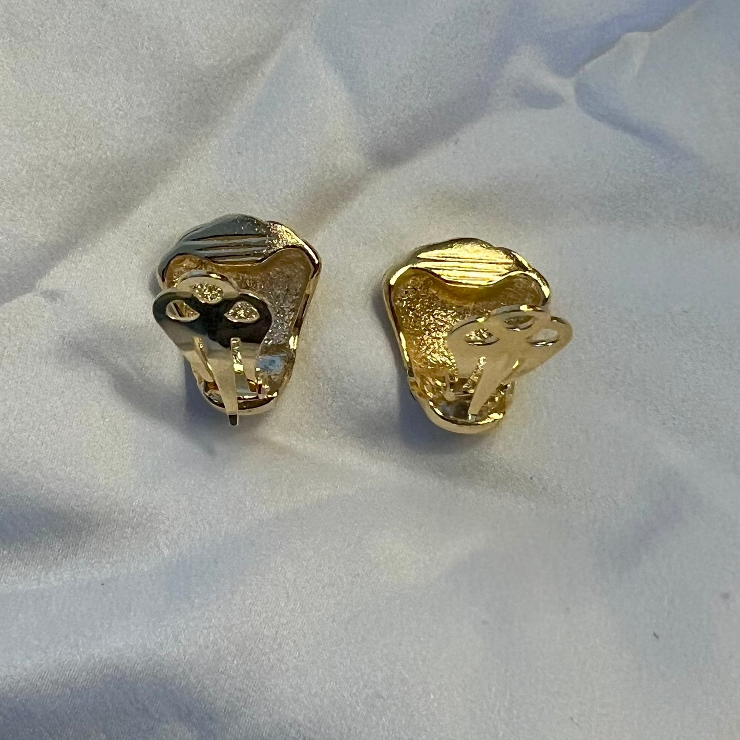 Vintage Shell Crystal Clip-on Earrings