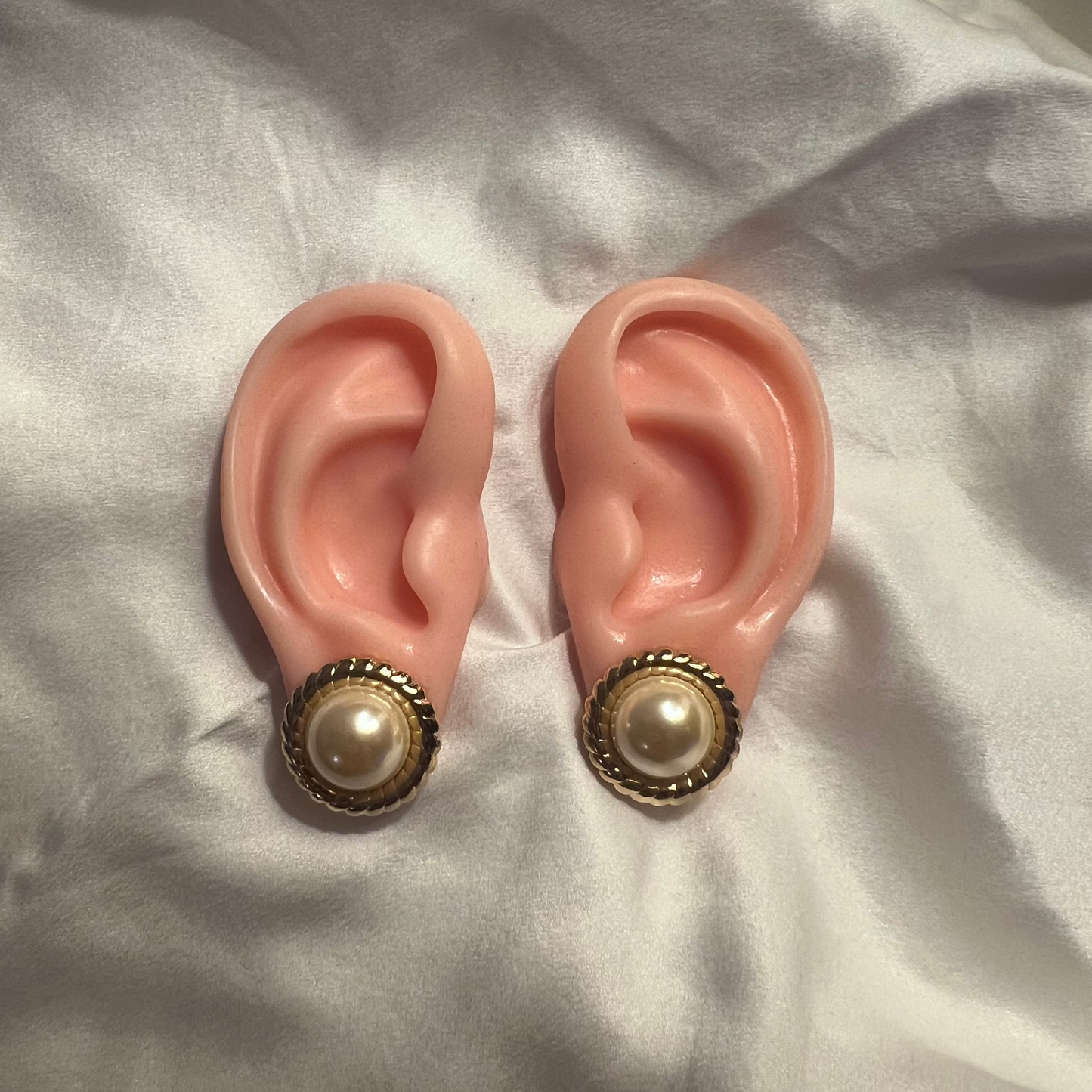1980s Vintage Pearl Stud Earrings