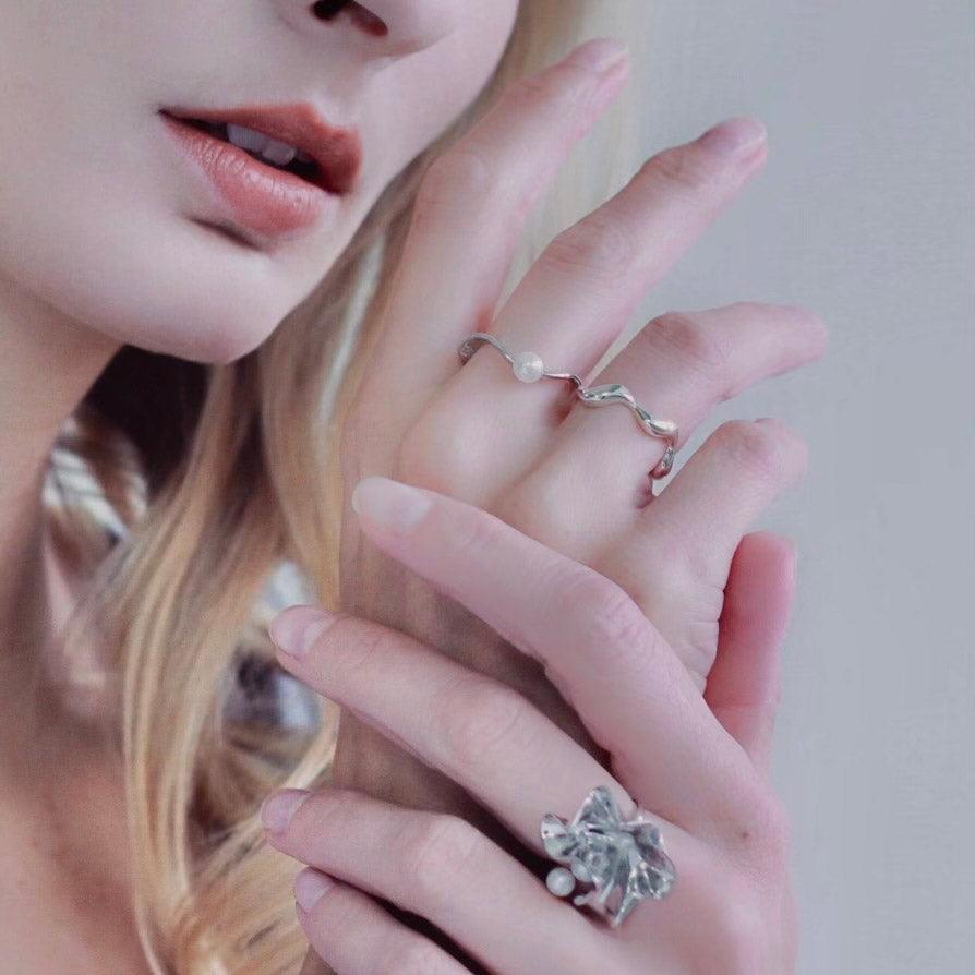 Time Ripple Ring – Modern Silver Ring with Elegant Texture