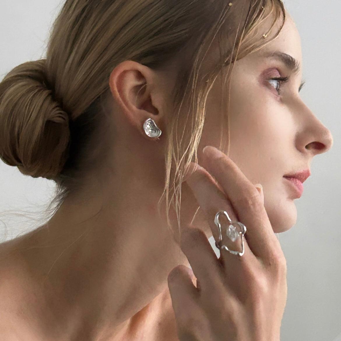 The Lake Sparkle Ring – Elegant Minimalist Ring for Daily Wear