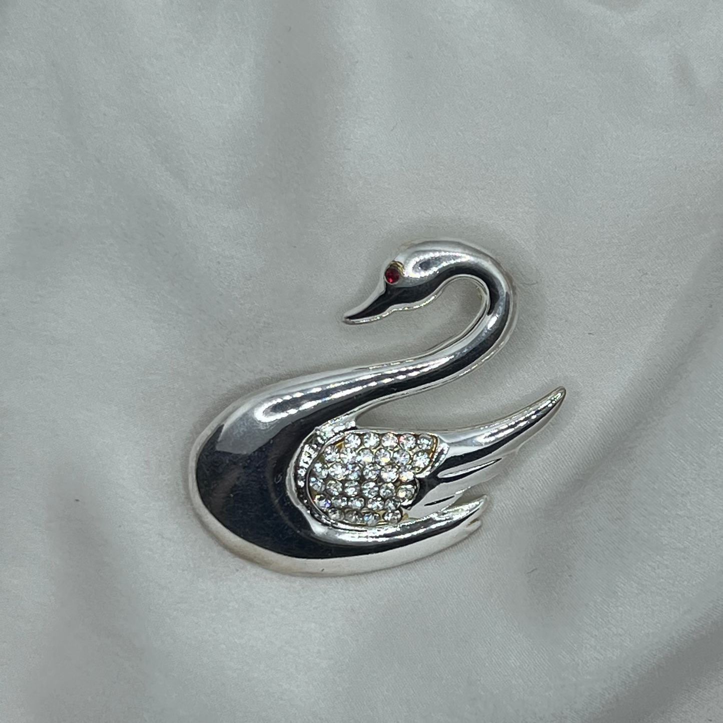 Vintage Swan Brooch / 1980s UK