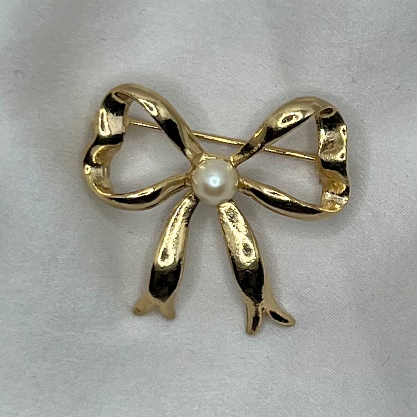 Vintage Pearl Ribbon Brooch