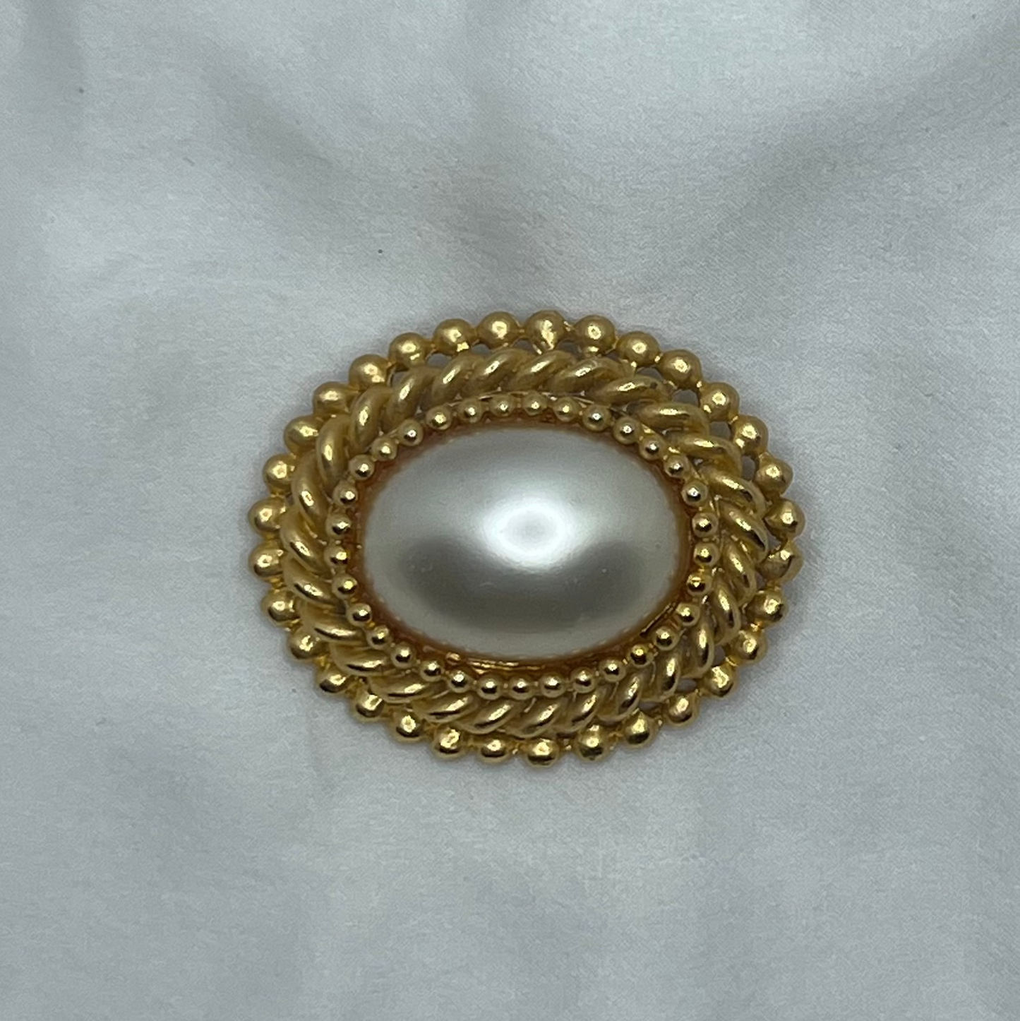 Vintage Lustrous Oval Pearl Brooch