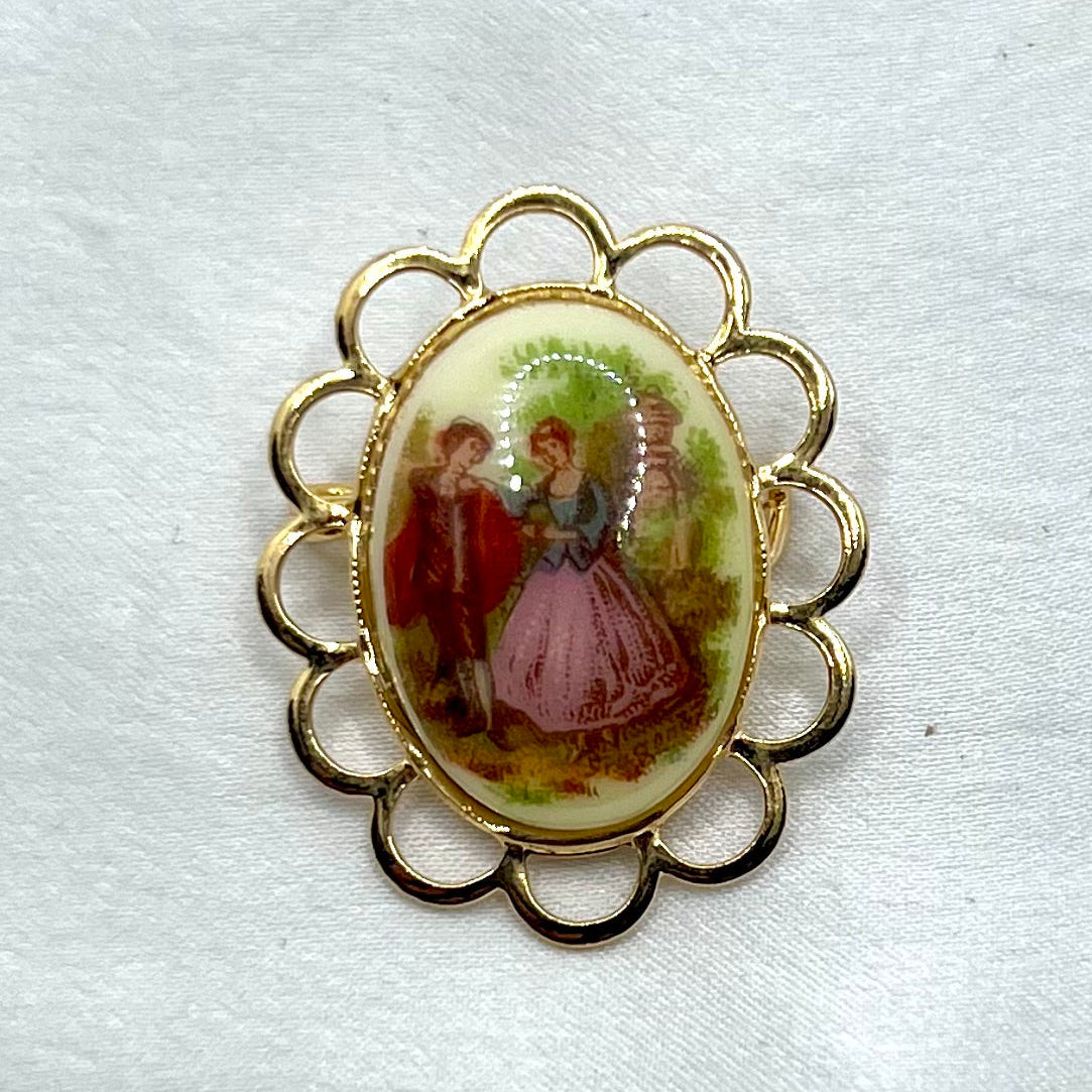 Vintage Romantic Scene Oval Brooch – Gold Tone Frame | 1980s UK