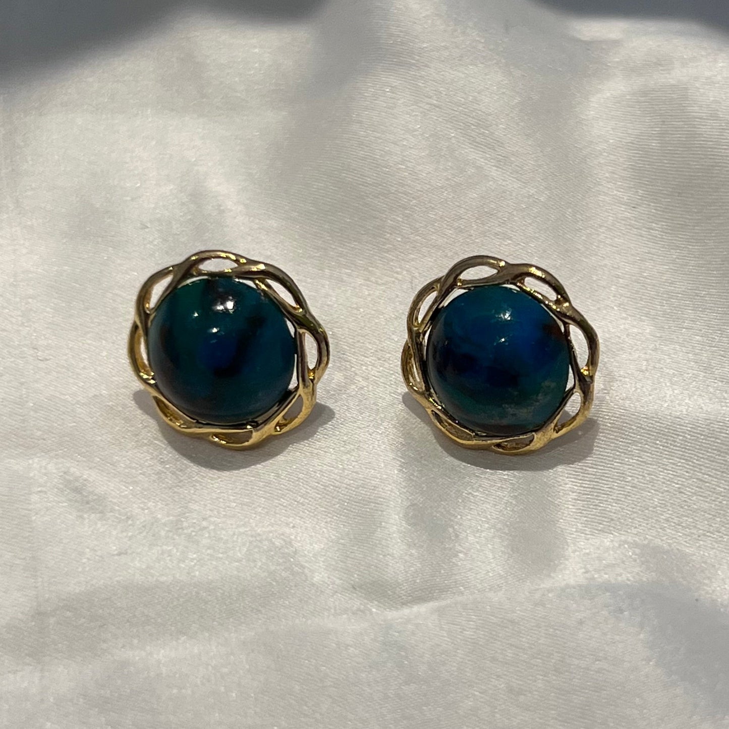 1980s Vintage Emerald Green Marbled Cabochon Earrings