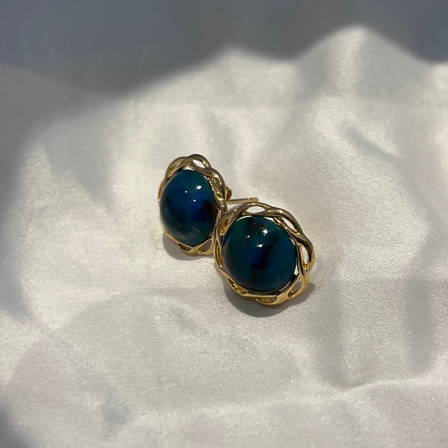 1980s Vintage Emerald Green Marbled Cabochon Earrings