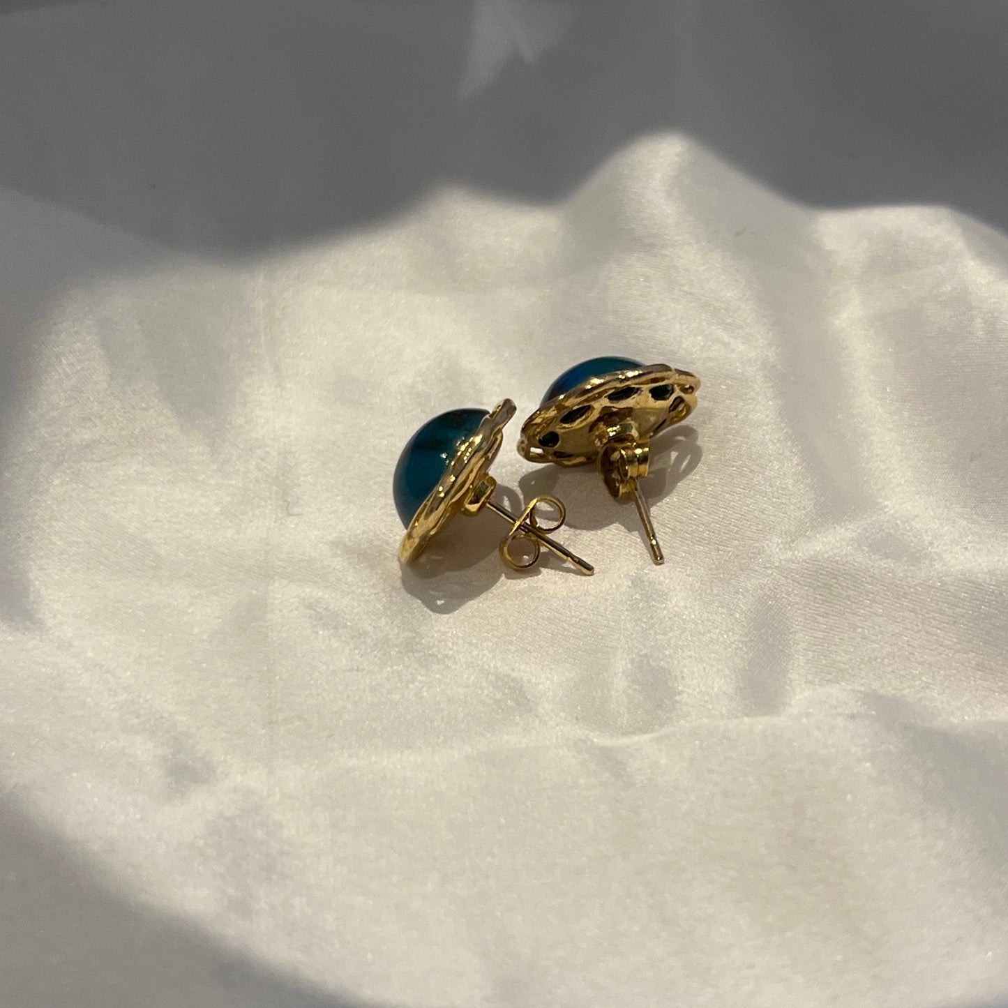 1980s Vintage Emerald Green Marbled Cabochon Earrings