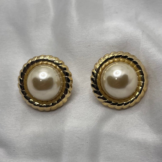 1980s Vintage Pearl Stud Earrings