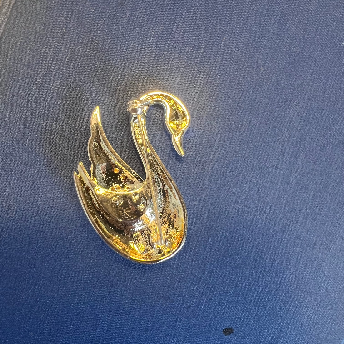 Vintage Swan Brooch / 1980s UK