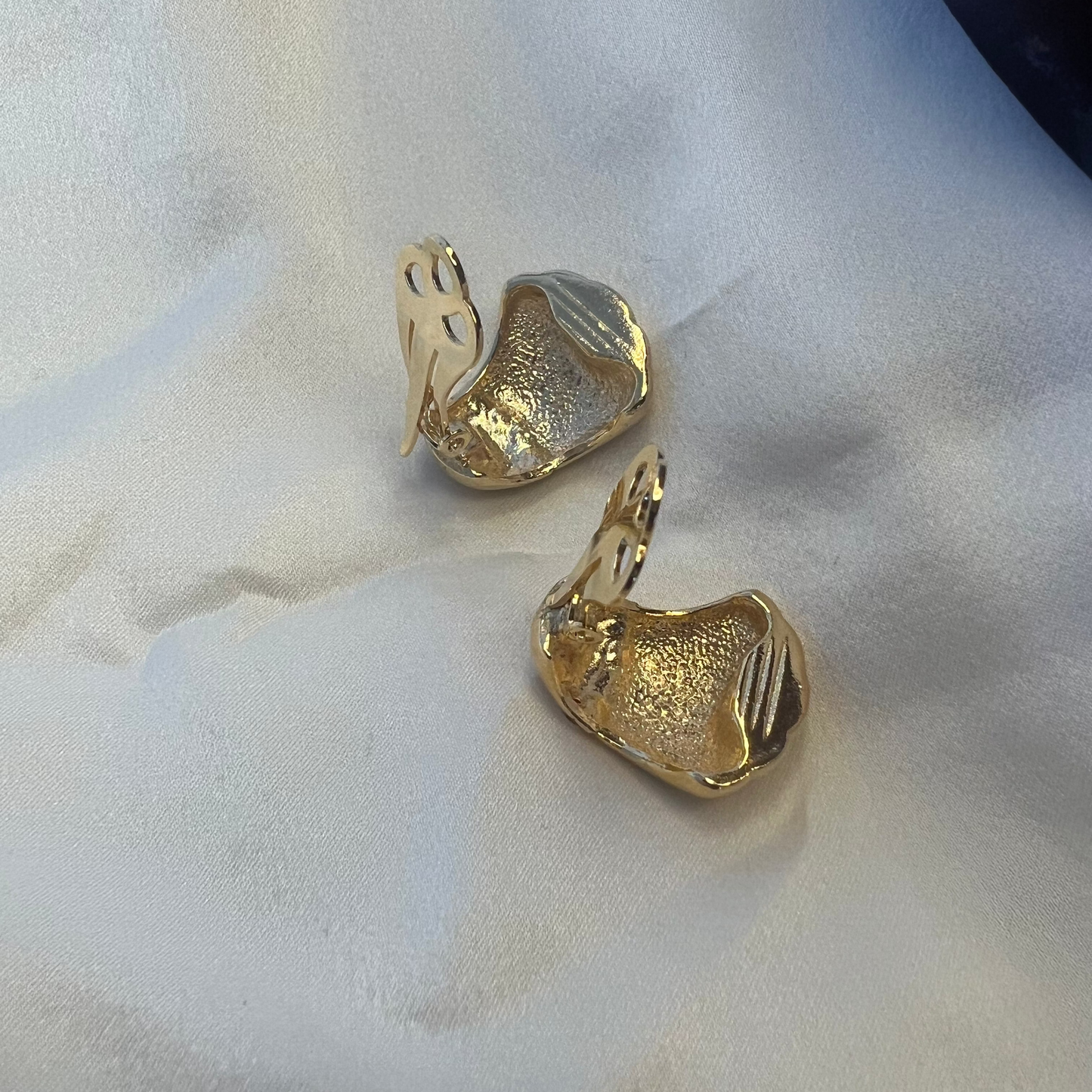 Vintage Shell Crystal Clip-on Earrings