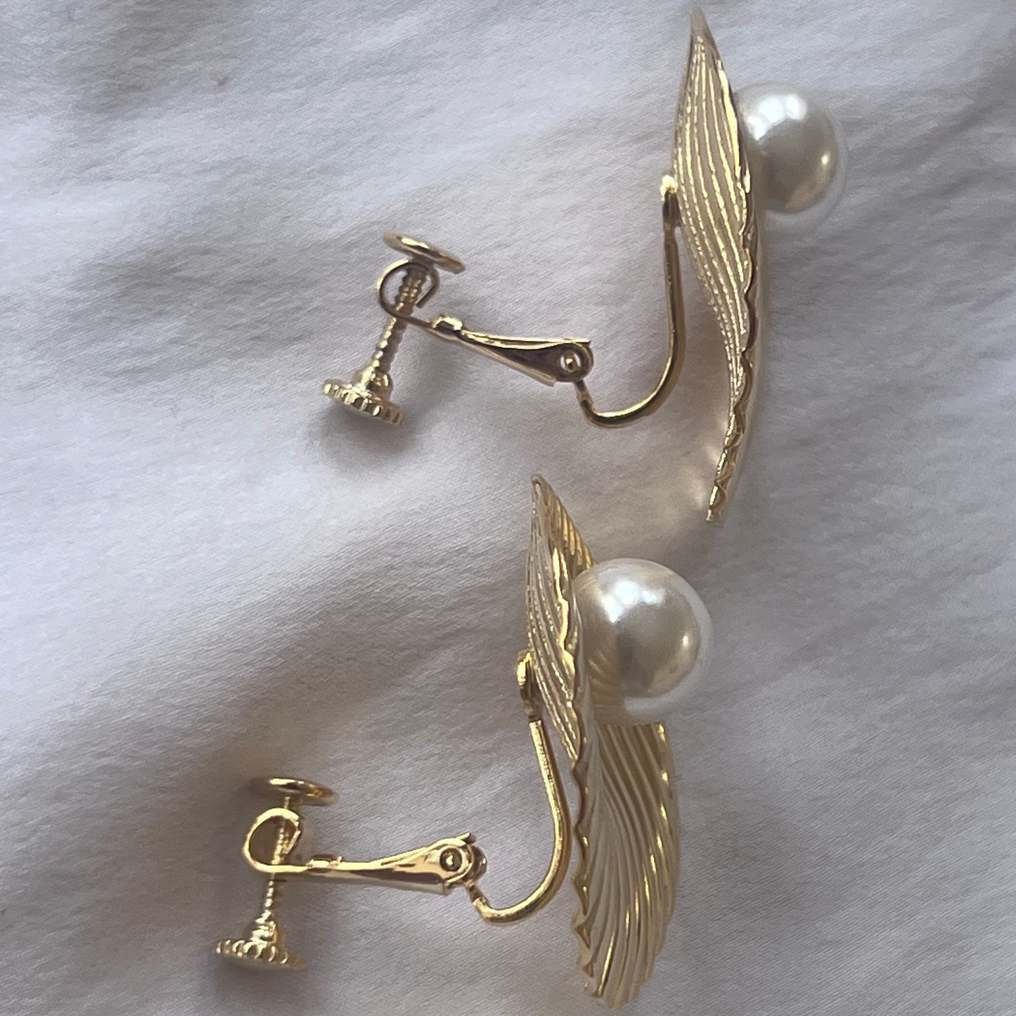 Vintage Shell Pearl Screw-back Earrings
